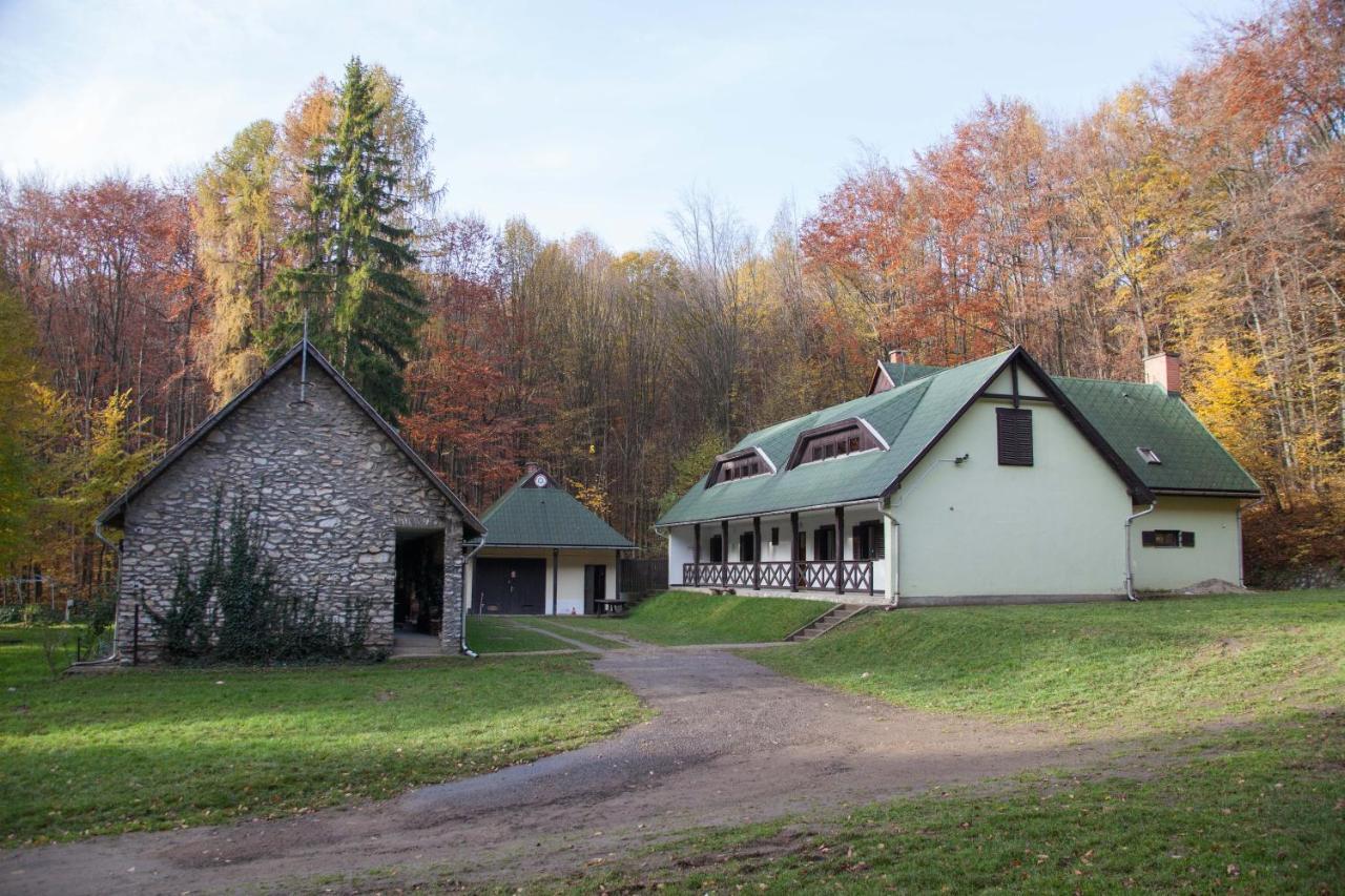 Rejteki Kutatohaz Hostel Bukkszentkereszt Exterior photo