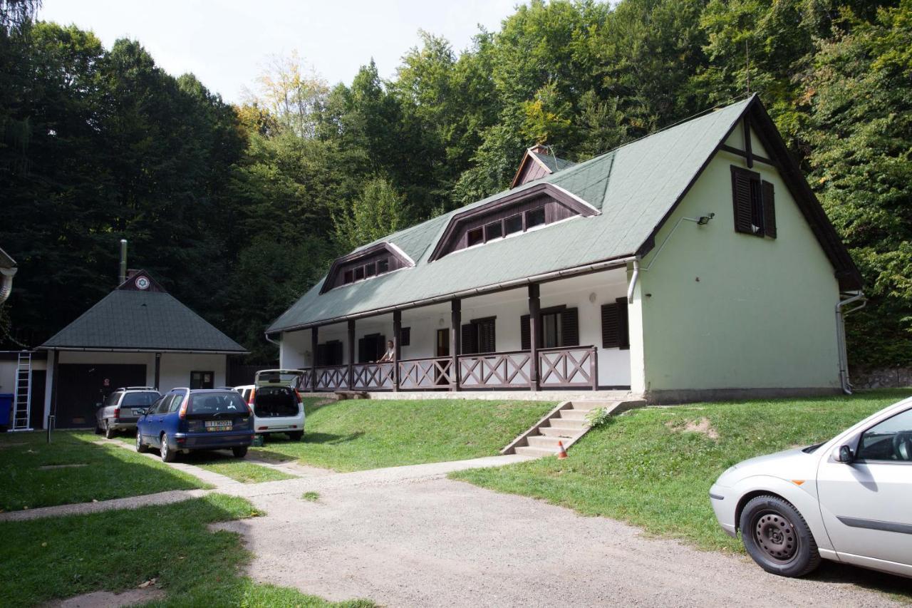 Rejteki Kutatohaz Hostel Bukkszentkereszt Exterior photo